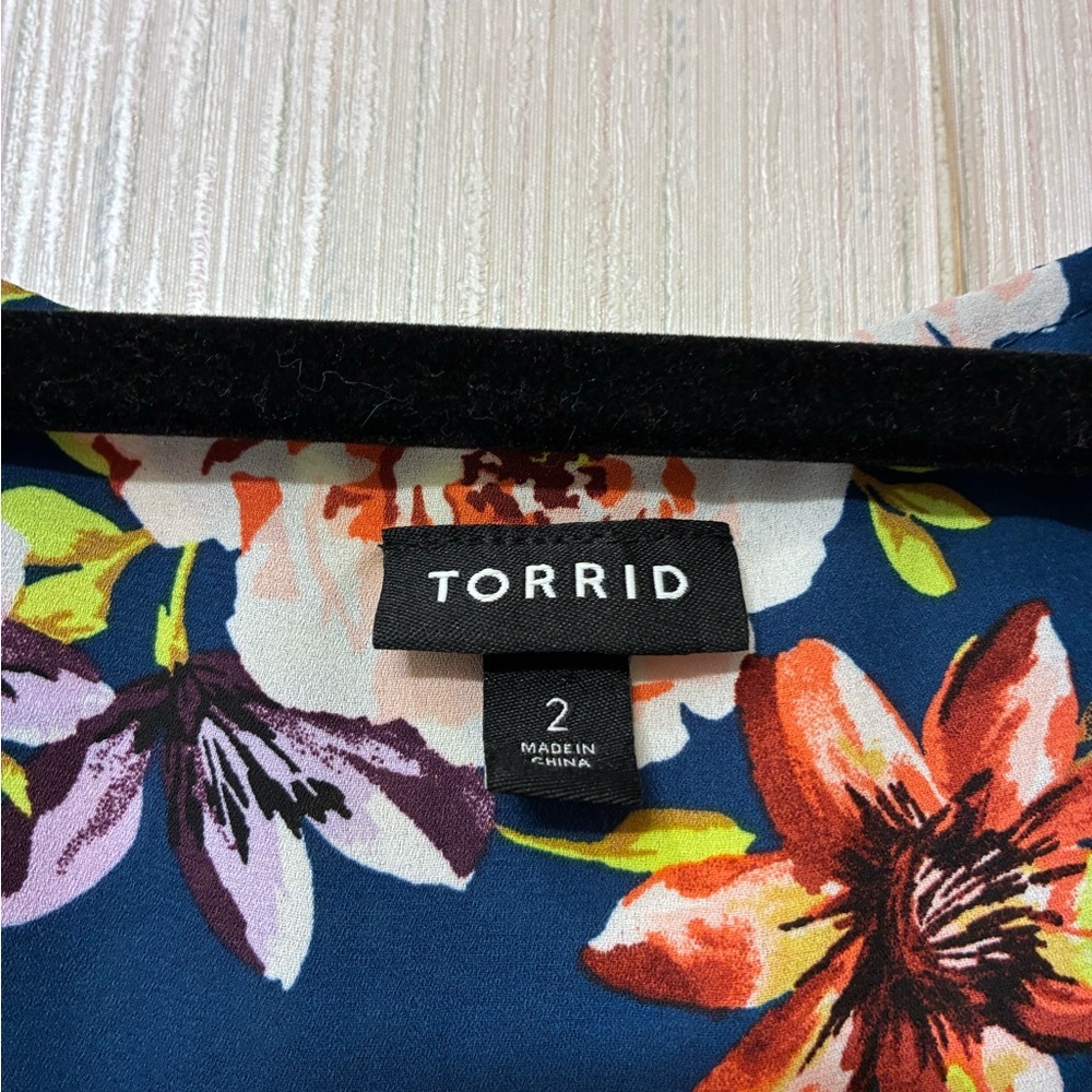 Torrid Plus Size 2 Blouse‎ Bundle (2X/2XL) - Flowy, Floral & Paisley Print Tops - Picture 6 of 14